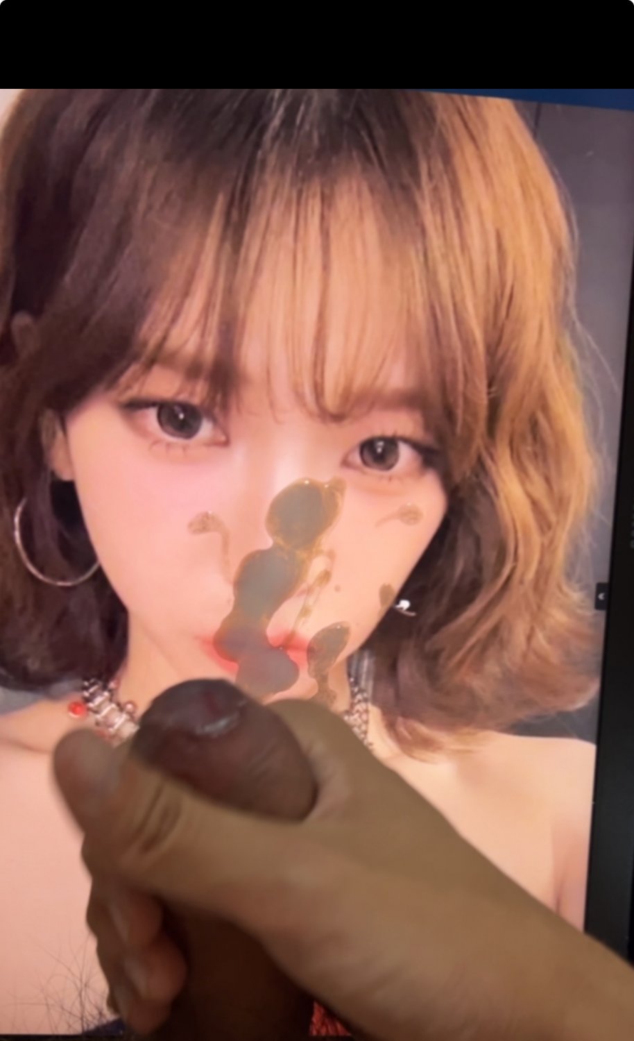 tQry1azQ Kpop idol aespa Karina cumtribute 카리나 얼굴에 정액 뿌리기 01.jpg